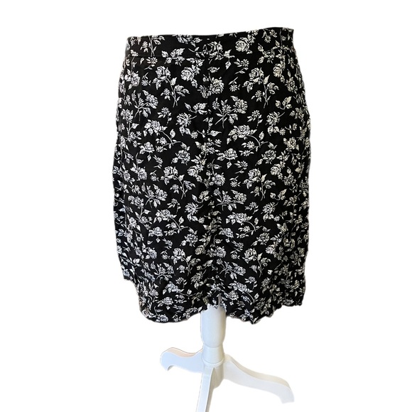 Mossimo Black and White Floral Skirt with frayed bottom. Womens size Medium. - Picture 2 of 4